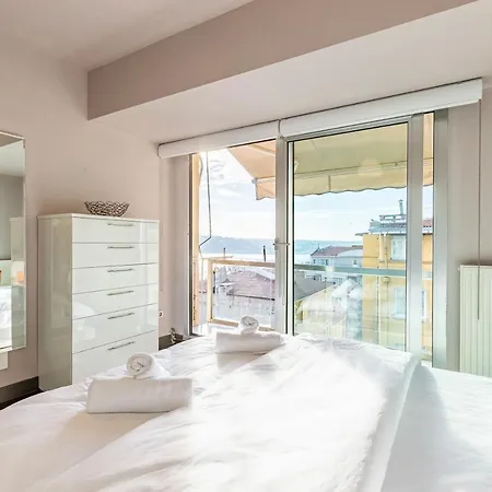 Stylish Apartment With Panaromic View In Besiktas *