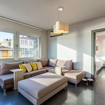 Stylish Apartment With Panaromic View In Besiktas *