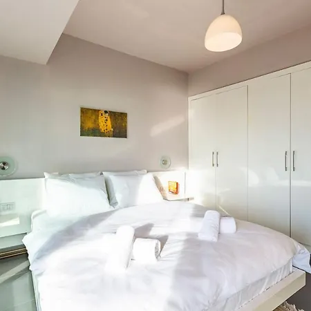 Stylish Apartment With Panaromic View In Besiktas *