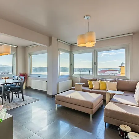 Stylish Apartment With Panaromic View In Besiktas Daire